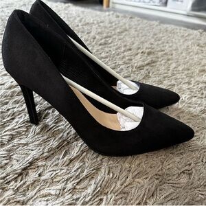 Womens Black suede Closed toe 3inch high heels (Size 8.5 SLIM)